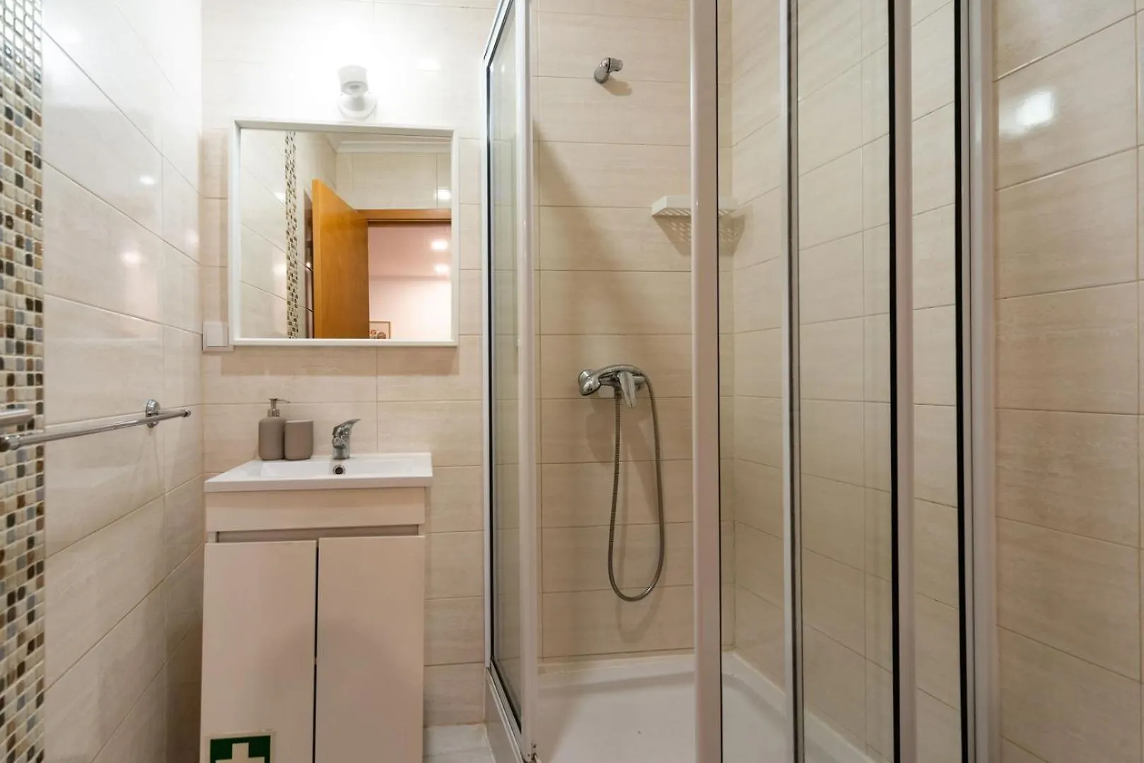 Apt With Private Terrace 250M To Largo Intendente Lisboa
