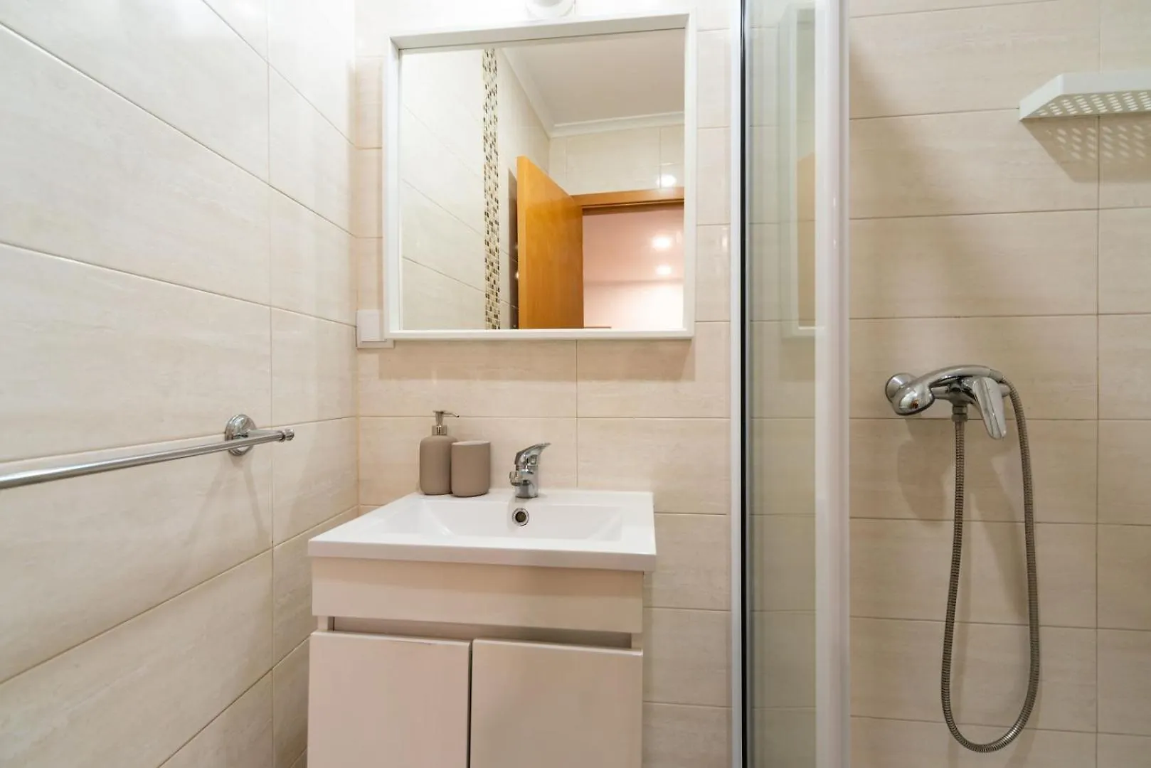 Apt With Private Terrace 250M To Largo Intendente Lisboa Portugal