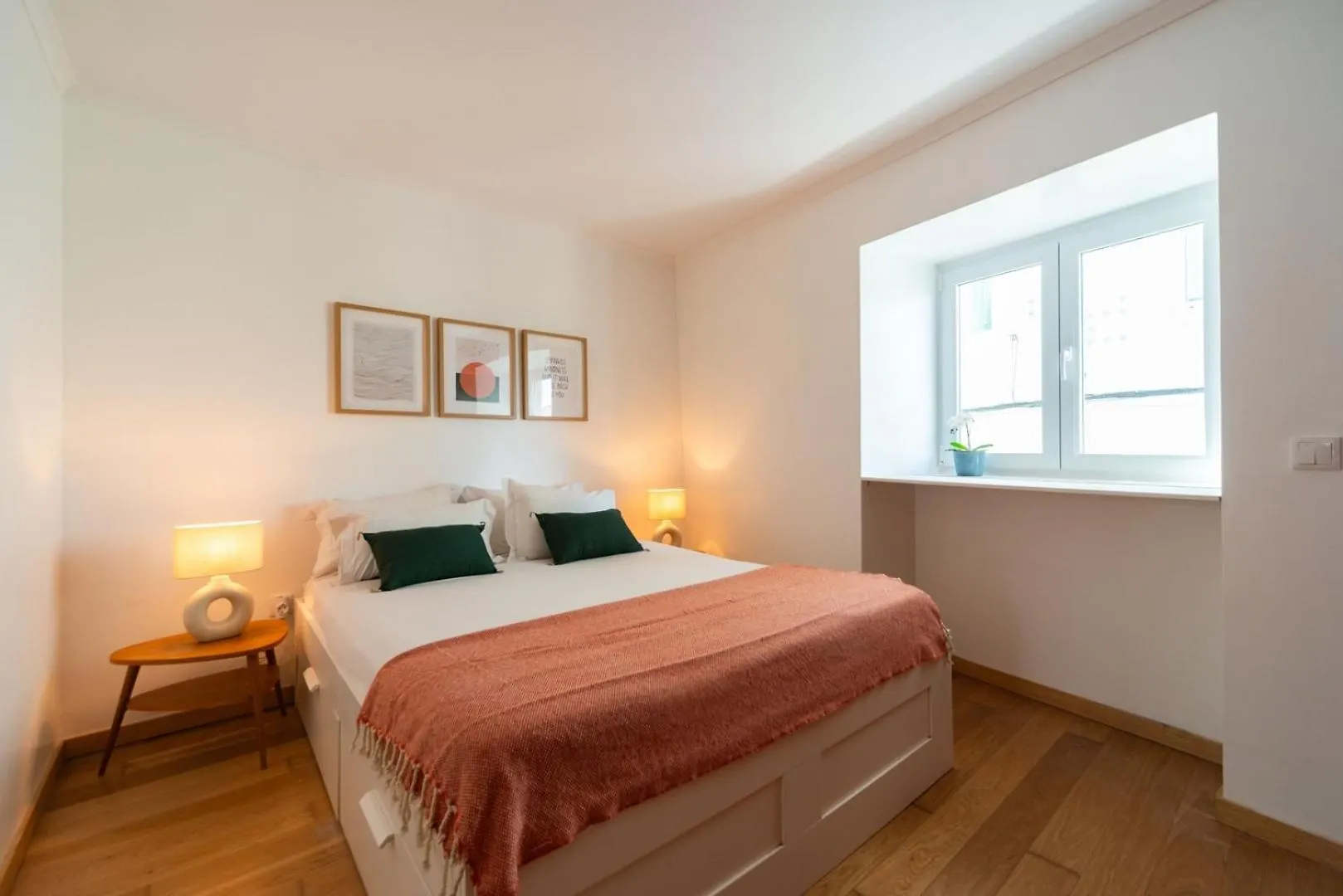 Apt With Private Terrace 250M To Largo Intendente Lisboa 0*,  Portugal