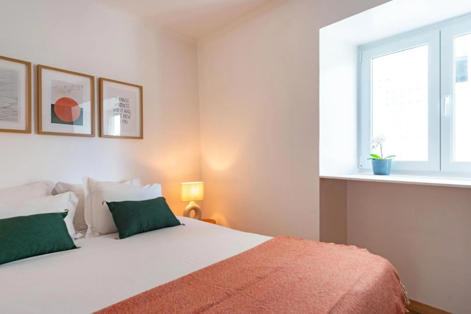 Apt With Private Terrace 250M To Largo Intendente Lisboa Appartement