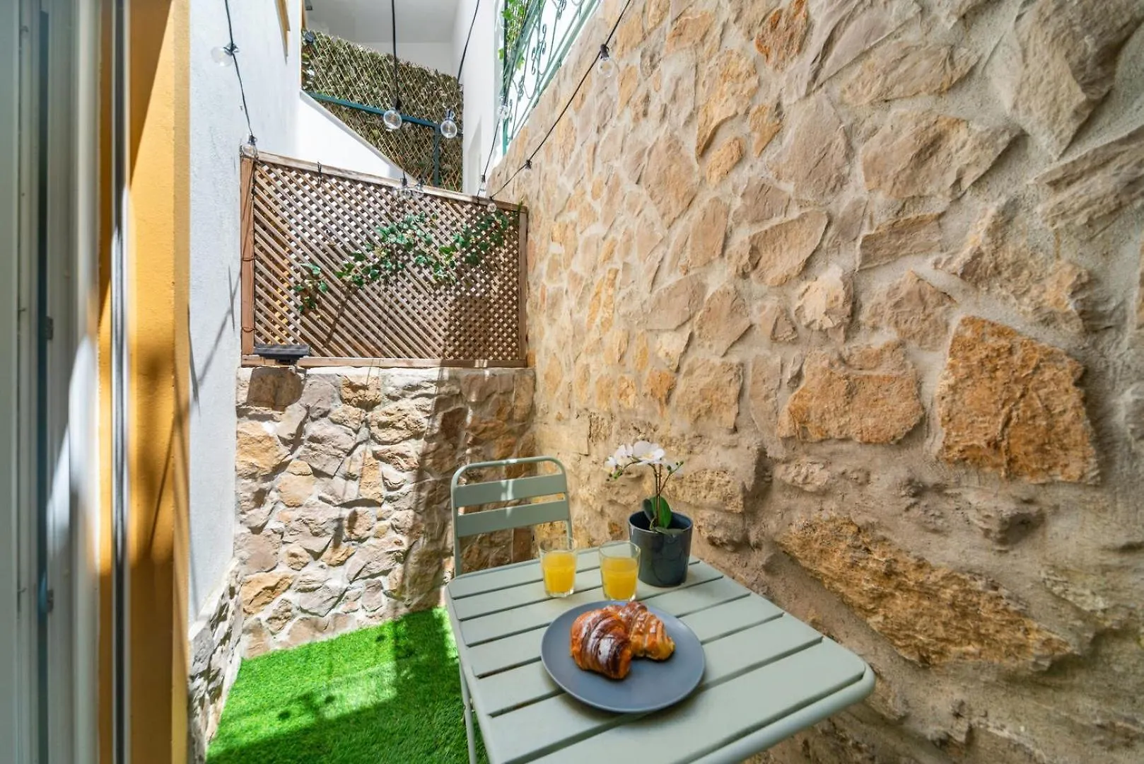 Appartement Apt With Private Terrace 250M To Largo Intendente Lisboa Portugal