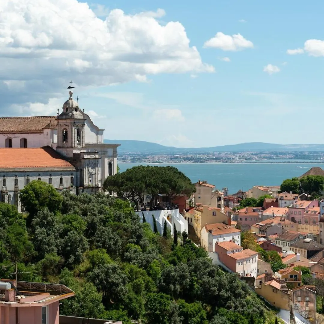 Apt With Private Terrace 250M To Largo Intendente Lisboa